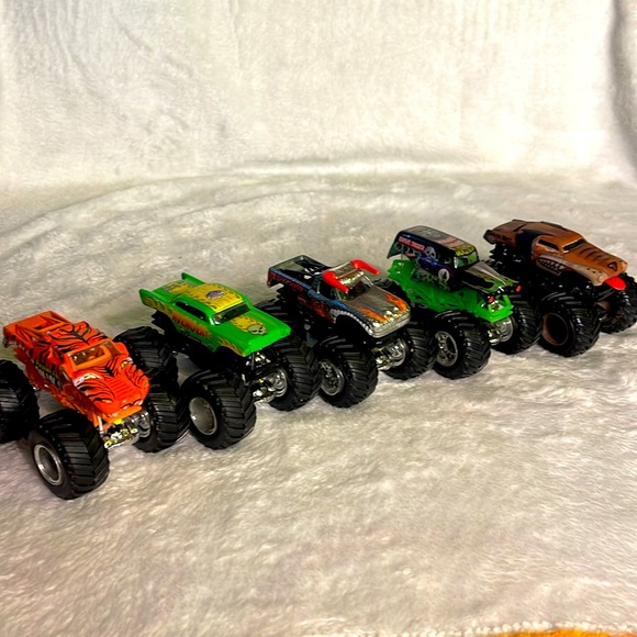 Mattel Hot Wheels Monster Jam Trucks - Picture 3 of 8